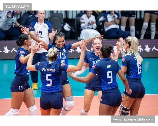 女排世俱杯B组科内利亚诺轮换阵容3-0胜埃及扎马雷克，提前锁定四强